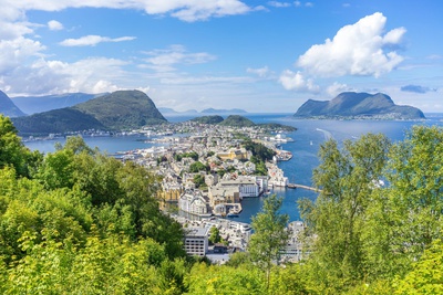 Ålesund Walking tour, Art Nouveau and go up to Aksla Viewpoint